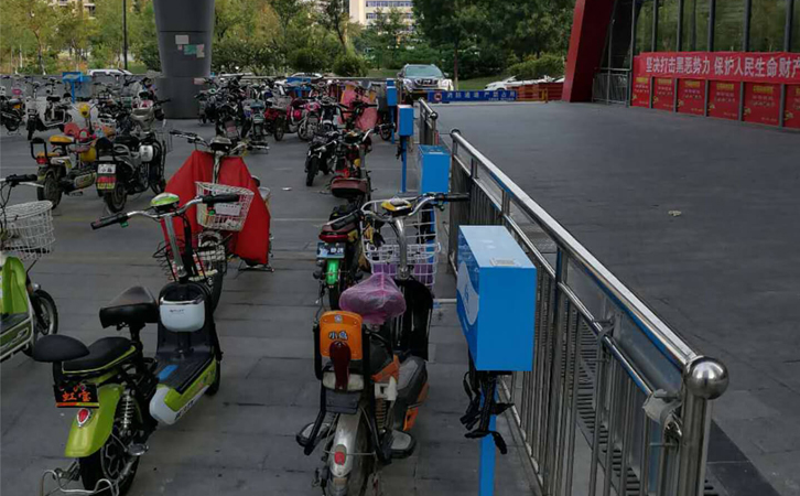 大型购物中心广场电动车智能充电桩