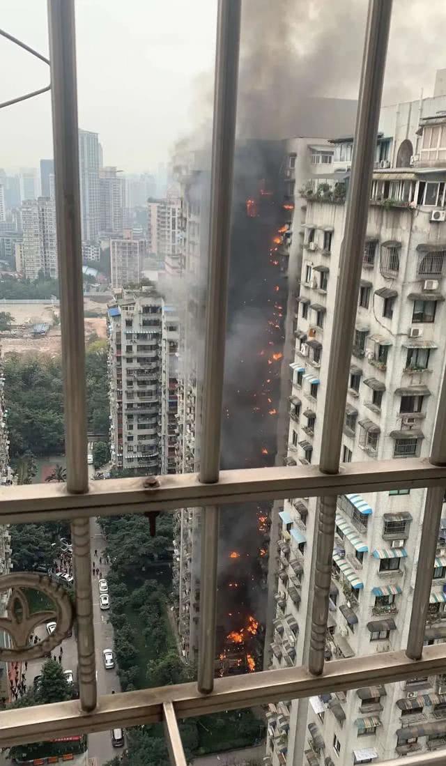 电瓶车充电引发大火