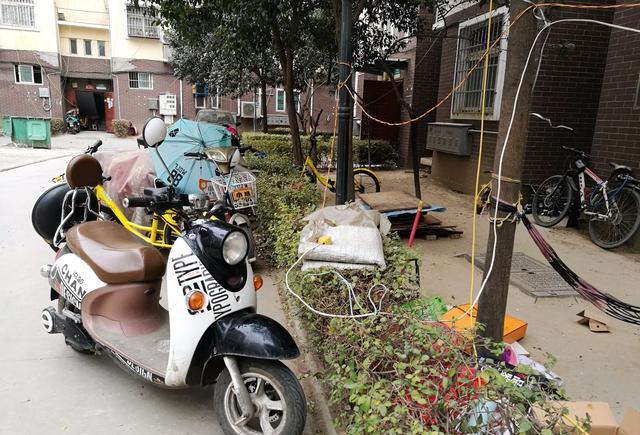 电瓶车共享充电桩：电瓶车“飞线充电”需疏堵结合